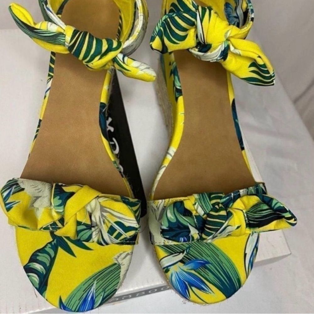 Floral Wedges Size 8 - Picture 7 of 7